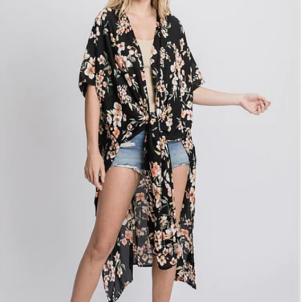 Gee Gee floral kimono; black. L/XL